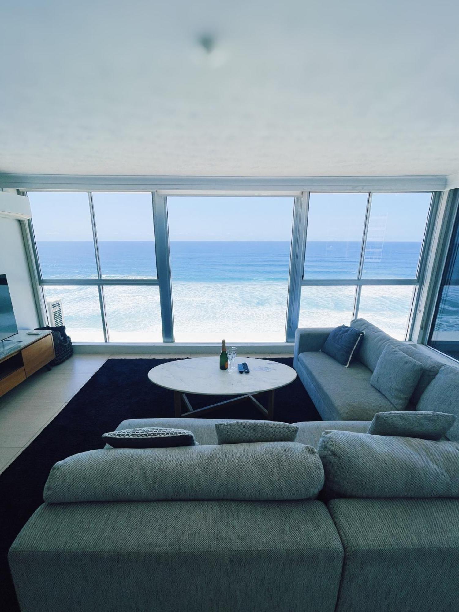Golden Sands On The - Absolute Beachfront