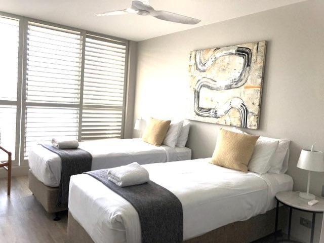 Golden Sands On The - Absolute Beachfront Main Beach