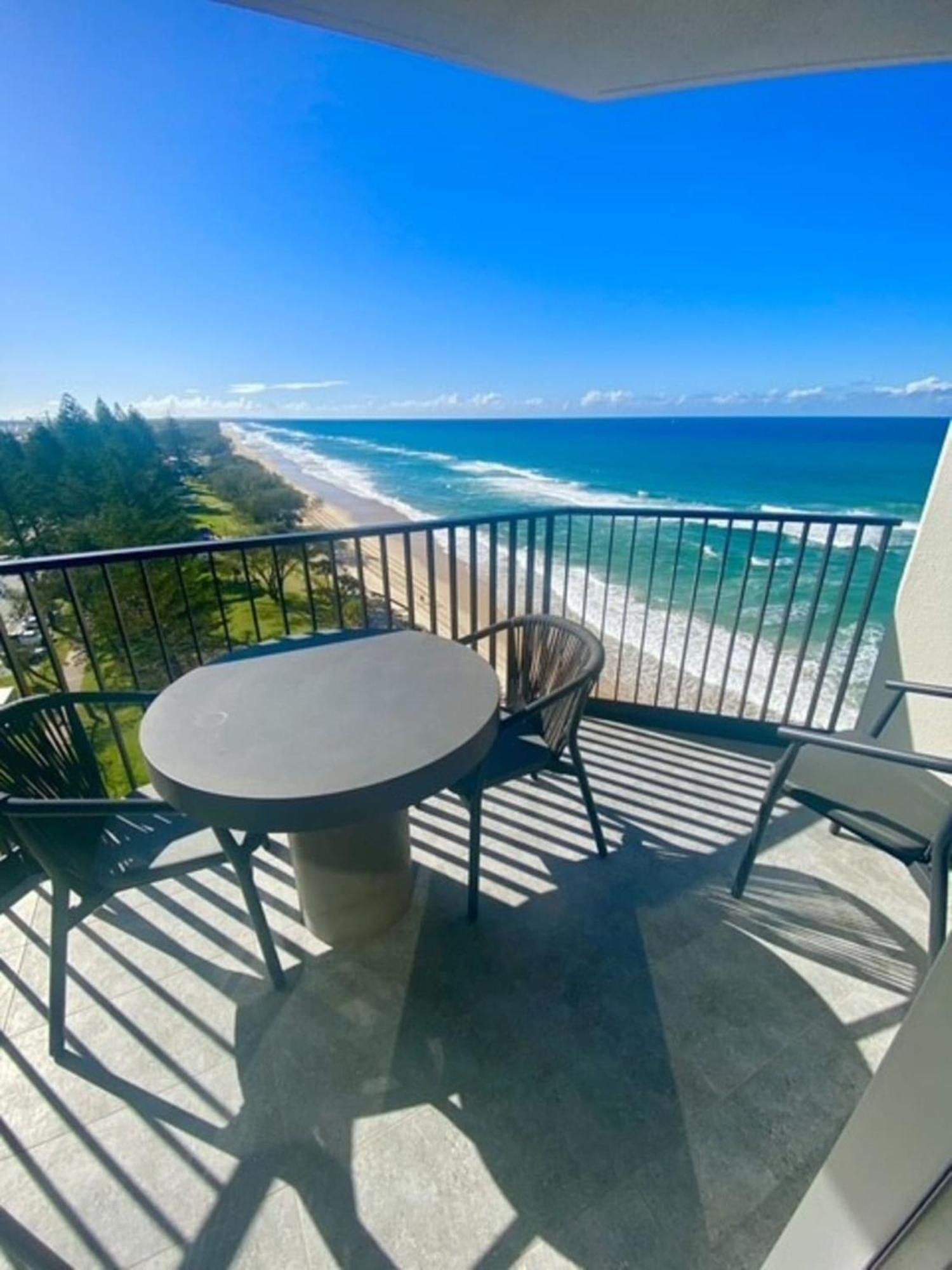 Golden Sands On The - Absolute Beachfront Main Beach