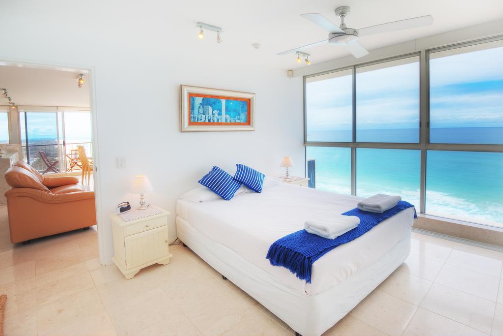 Aparthotel Golden Sands On The - Absolute Beachfront